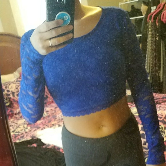 Cobalt lace long sleeve crop top - Picture 3 of 4